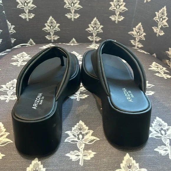 Platform Thong Sandals - Picture 4 of 4